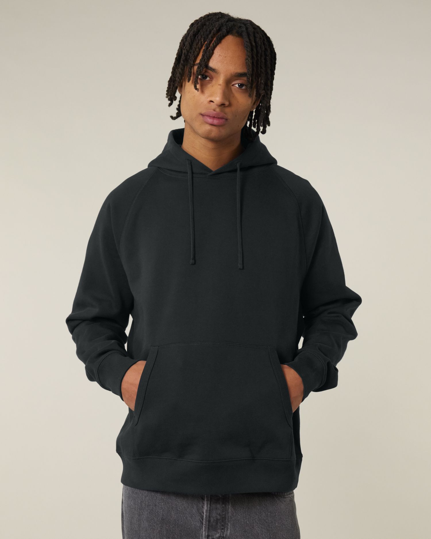 Striker, color Black
